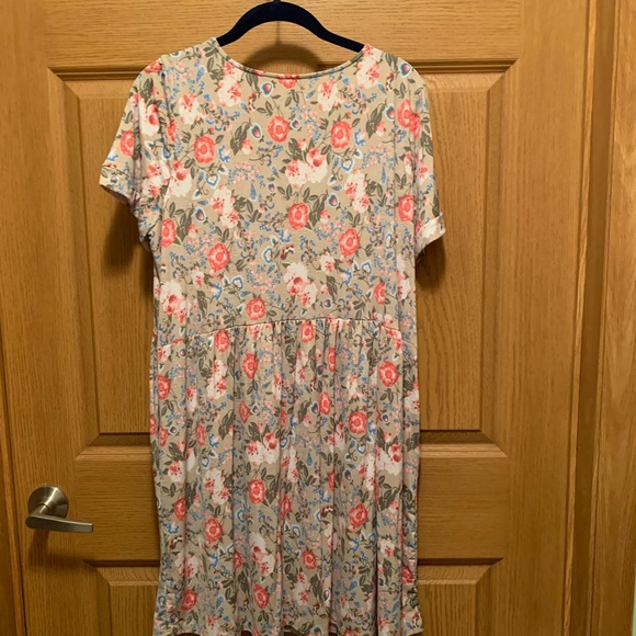 Short sleeve dress - Picture 2 of 3